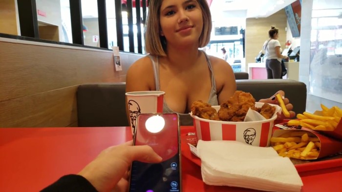 Beren Saat beakhter hot