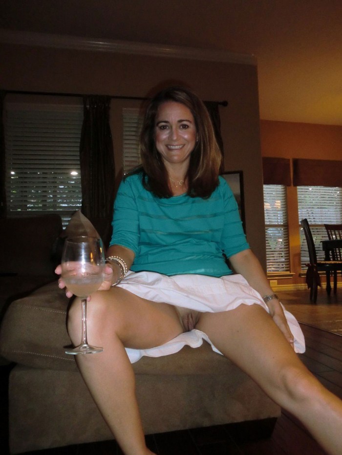 Mature and Grannies walk without panties