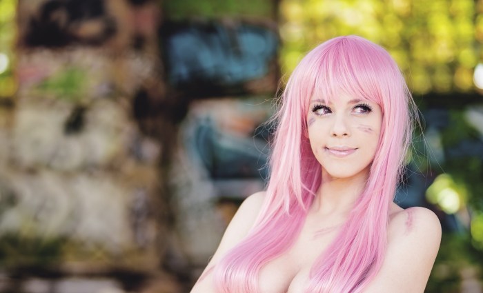 Victoria Bliss with pink hair