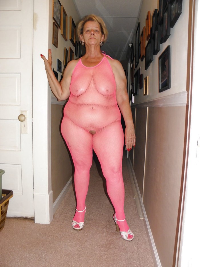 Naked mature pear -shaped