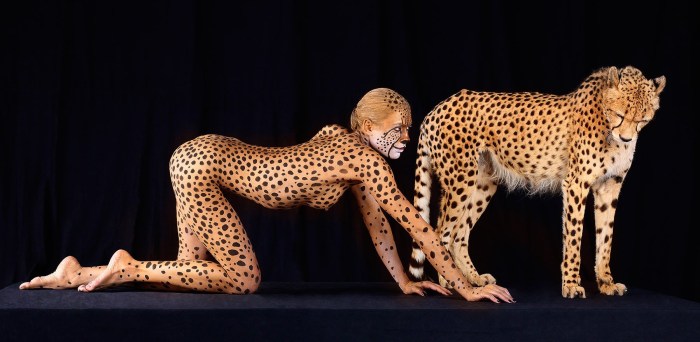 Piper Perry and 5 blacks