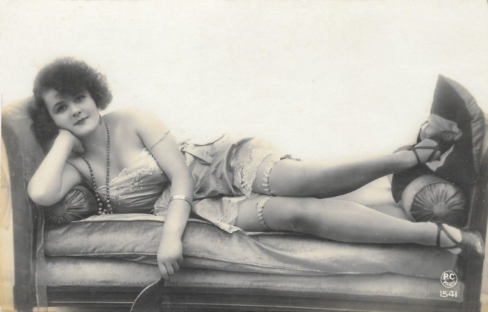 Retro is a naked gymnasium student