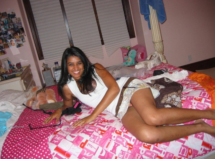 Street Voyeur: Balcony Flash Girl Posted by: Unknown