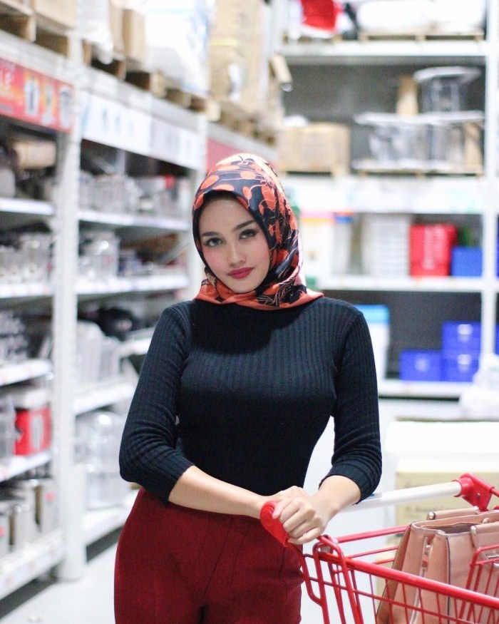 Muslims in tight dresses