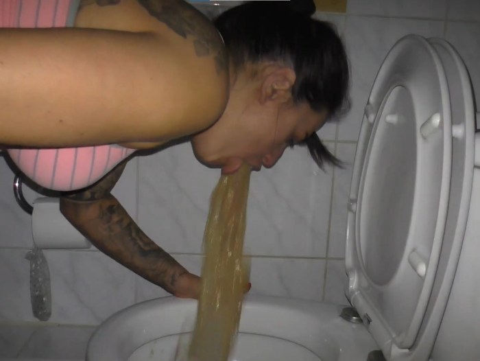 Home pissing in mouth