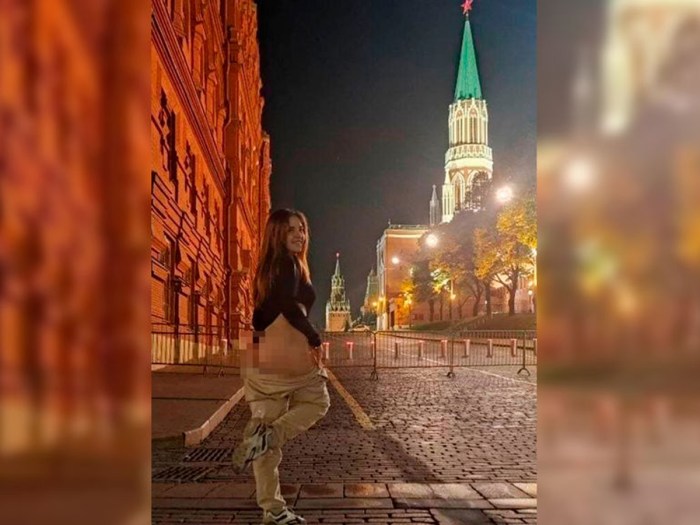 Ksenia Damova on the background of the Kremlin