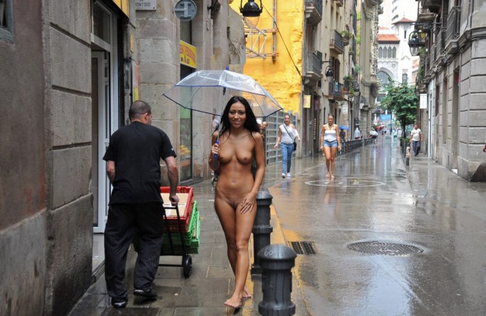 Naked women on the streets of Italy