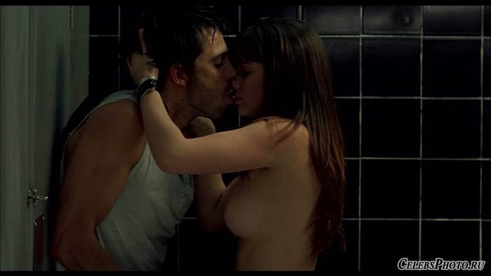 Ana de Armas bed scenes