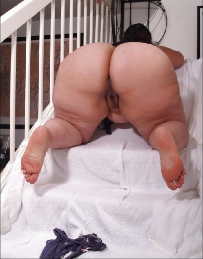 The heels of a naked bbw