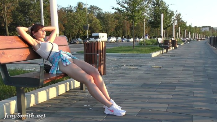 Hairys are sitting without panties