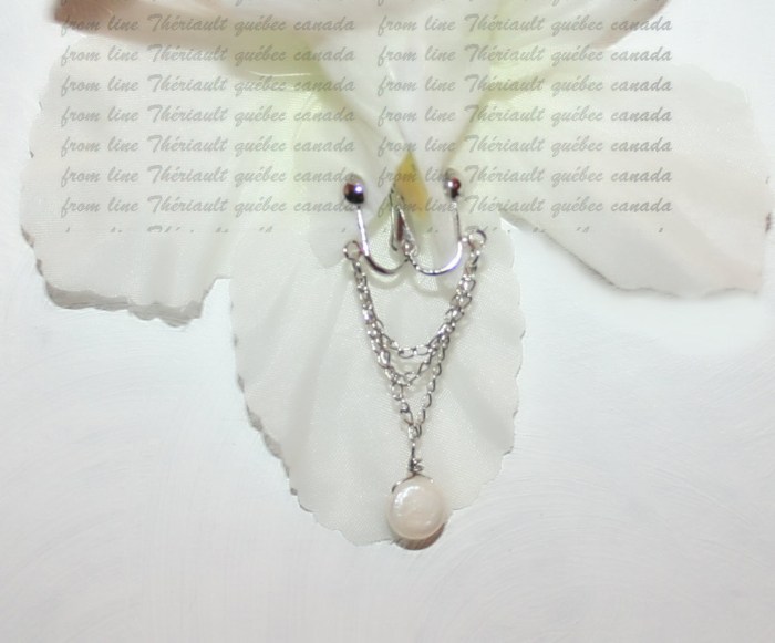 Jessica Alba camel hooves