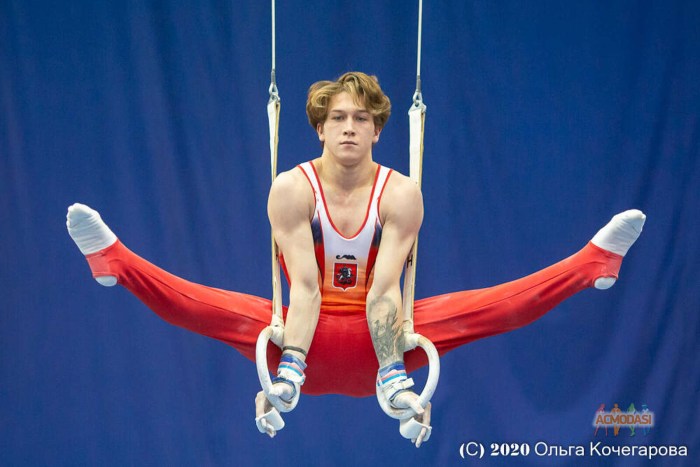 The struggle of naked women with men