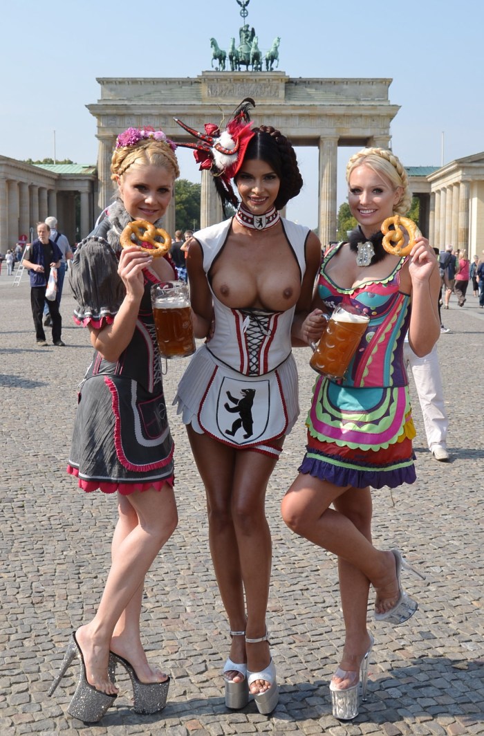 Bavarian girls without panties