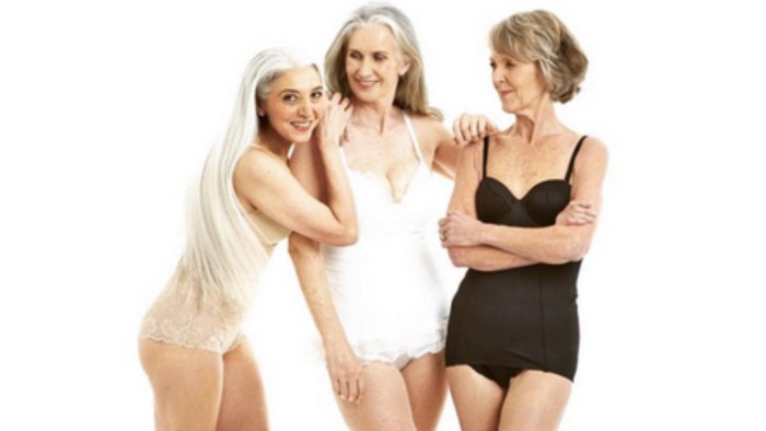 Women in nylon stockings