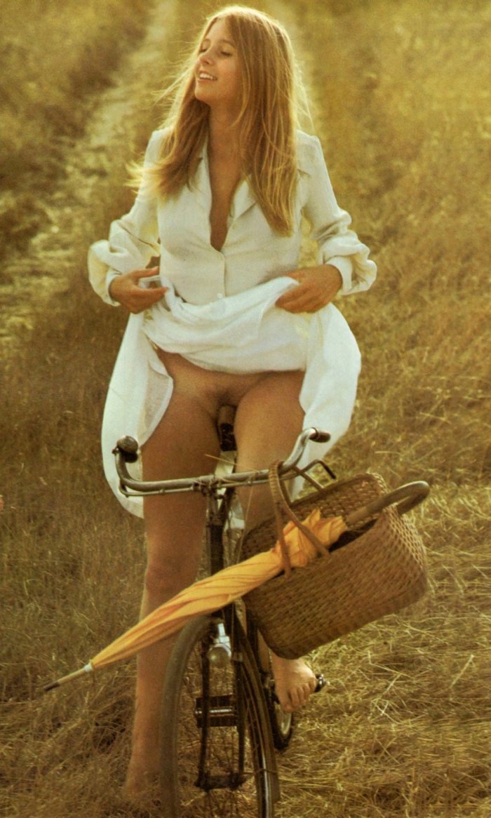 Retro ladies without panties