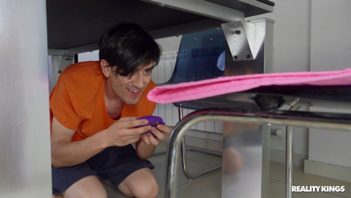 Riley Reed Open mouth