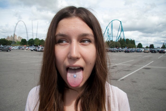 Belle dolphin tongue