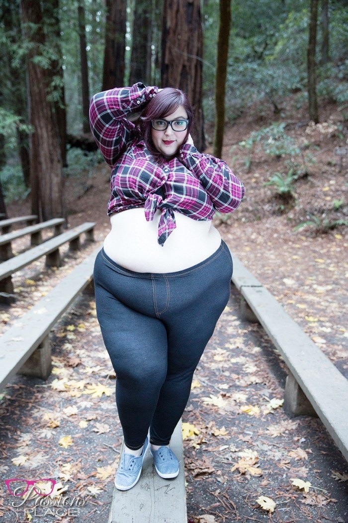 Naked bbw in leggings