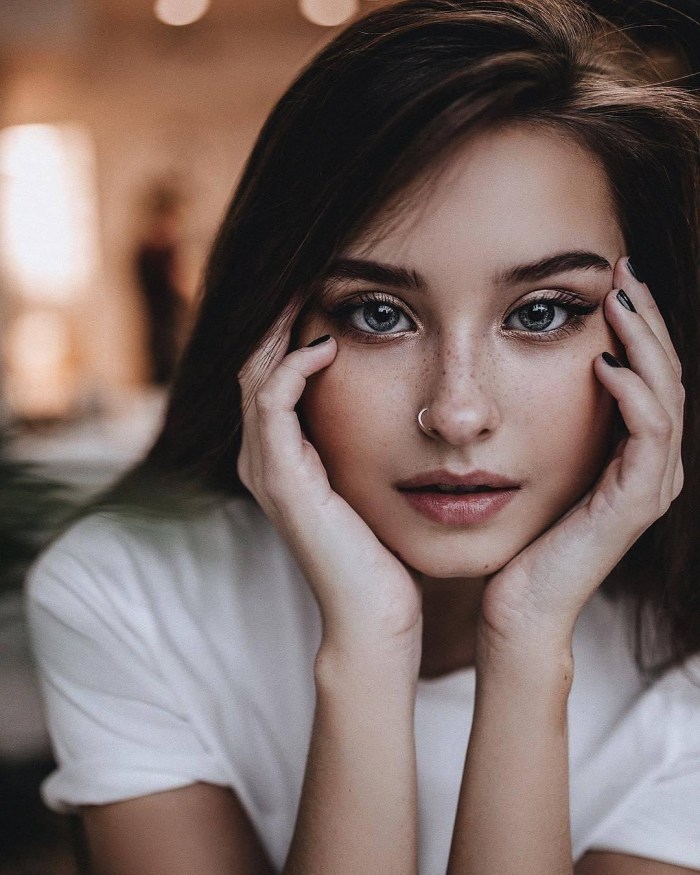 Big -breasted adriana nadine jde