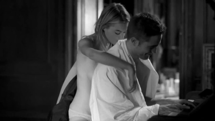 A hug of affection kisses