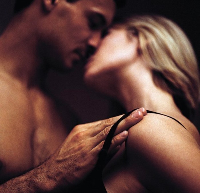Caresses men and women