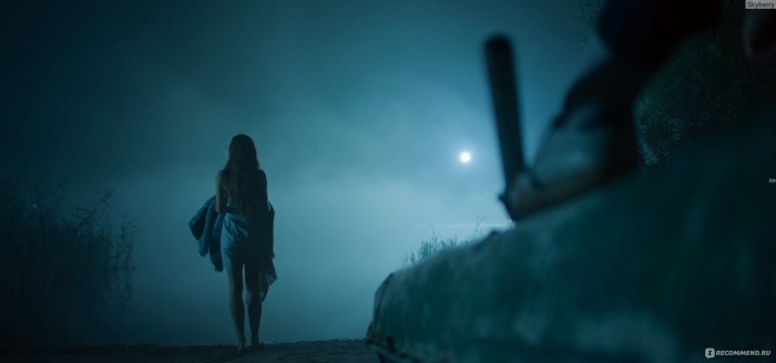 Naked Angelina shows a pussy