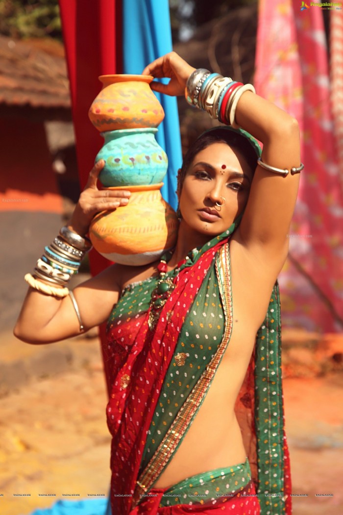 Hairy pussy of an Indian girl