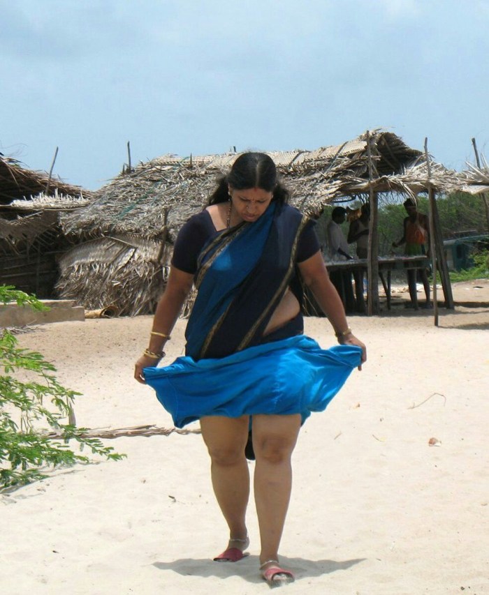 Girls with big tits on Hindi