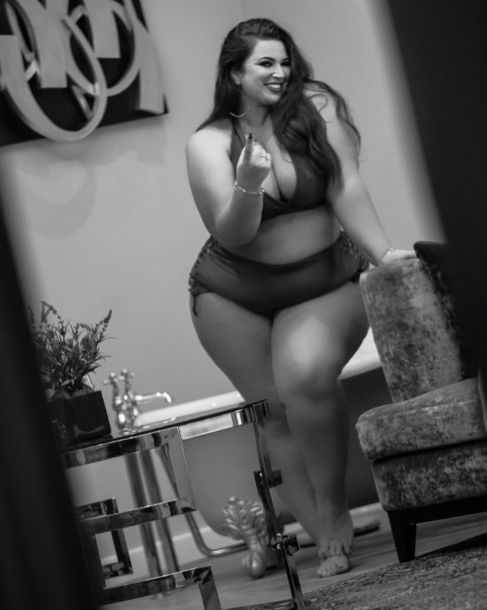 Model Victoria Manas