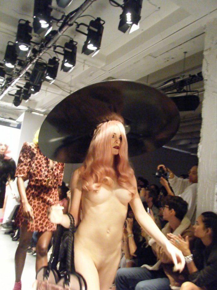 Girls undress on the catwalk
