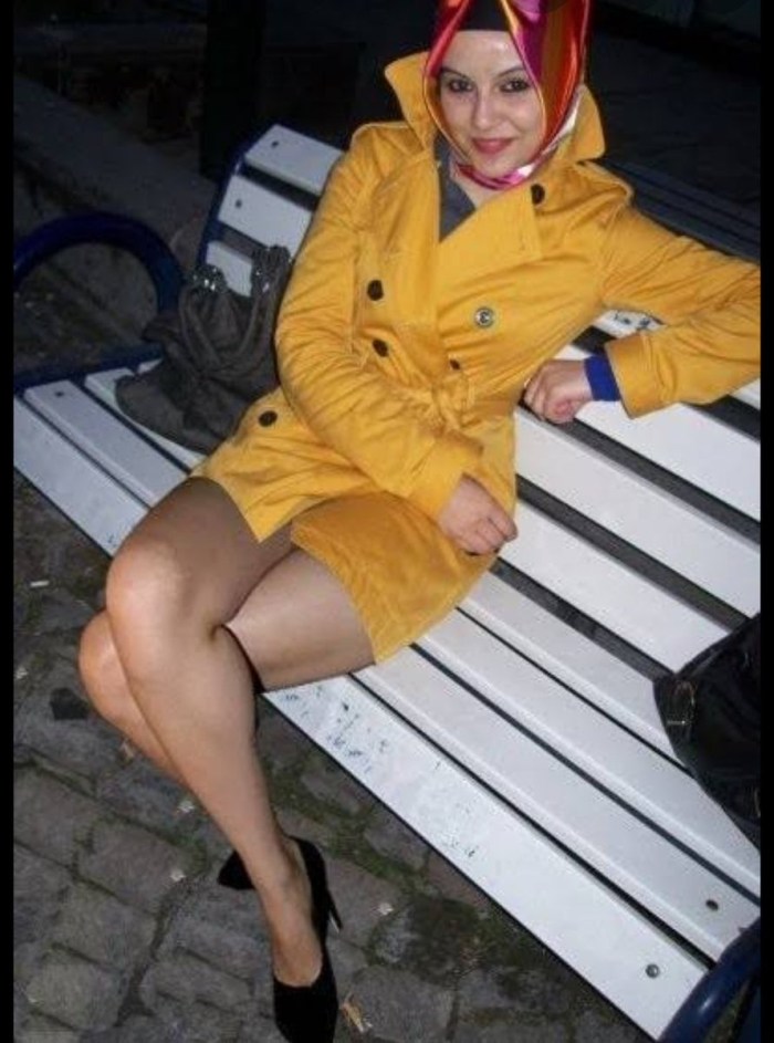 Girl Prooping on the feet