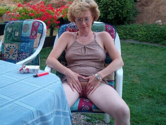 Mature spread her legs on the street