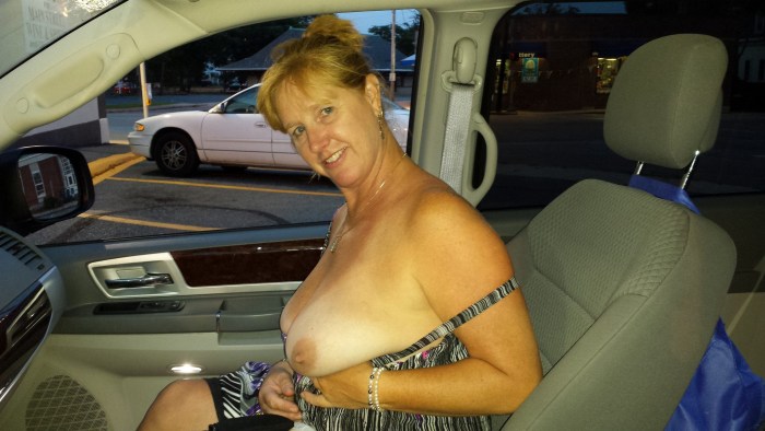 Mature in a dress without panties