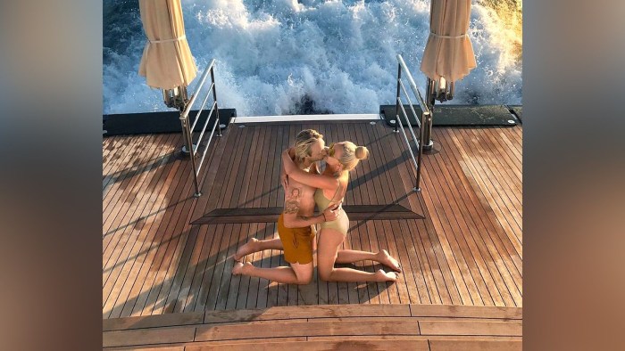 Rudkovskaya and Plushenko kiss