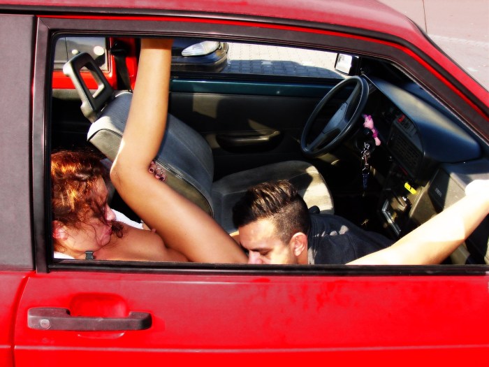 Private cunnilingus in the car