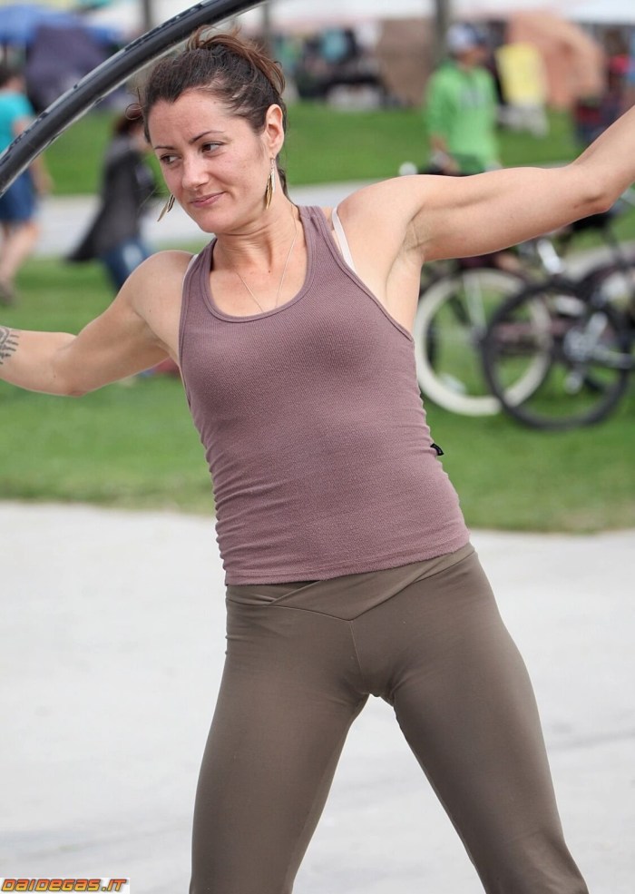 Legs with a high lifting foot in sandals