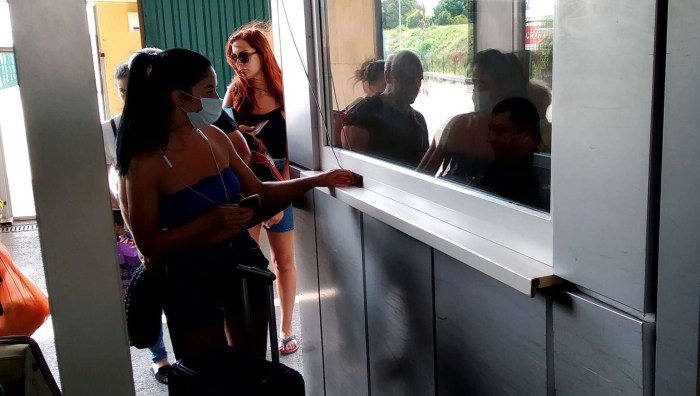 Girl Squirt in public in the XXX park