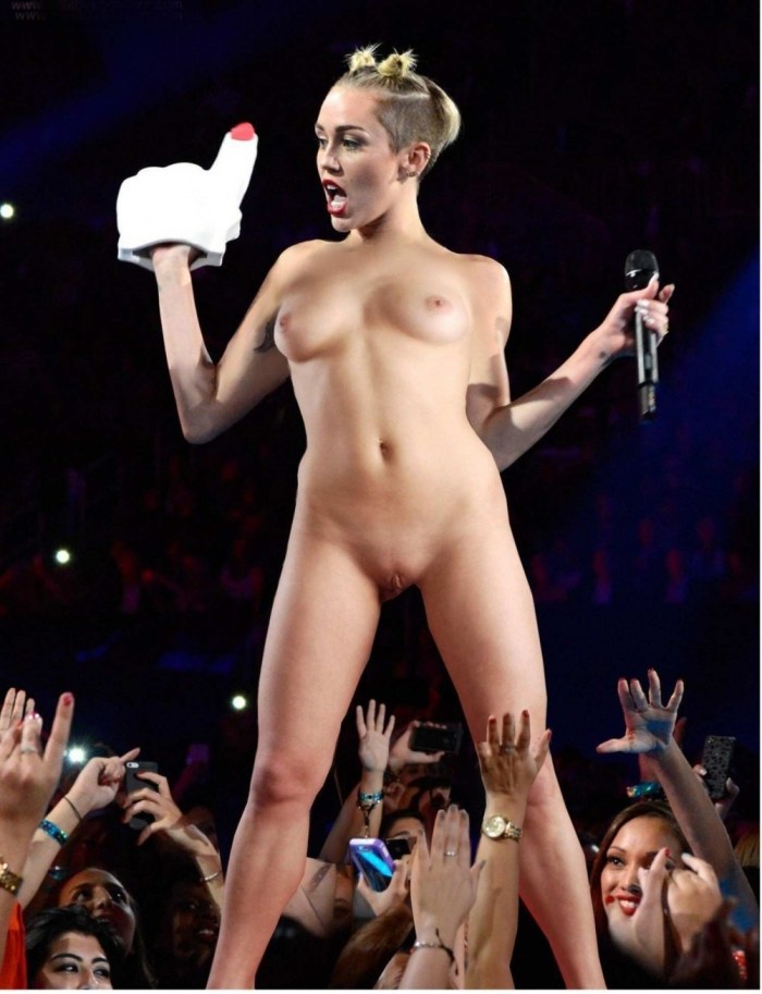 Miley Cyrus Naked on stage