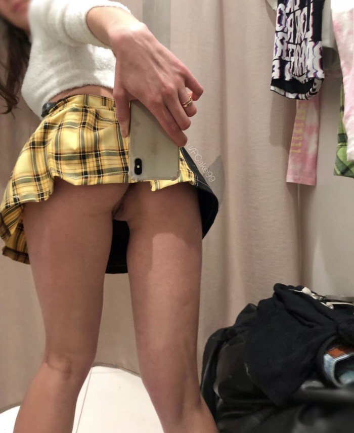 Girls without panties below