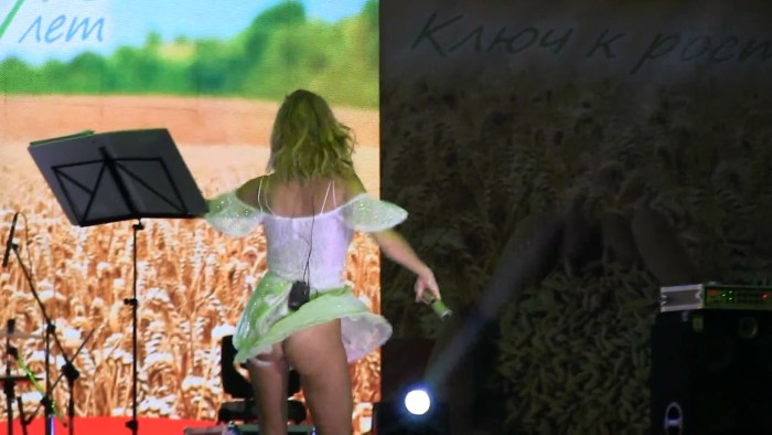 Glucose singer on stage