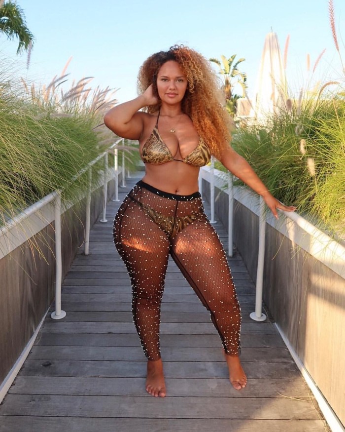 Luscious Lopez and Sophie Di in leggings