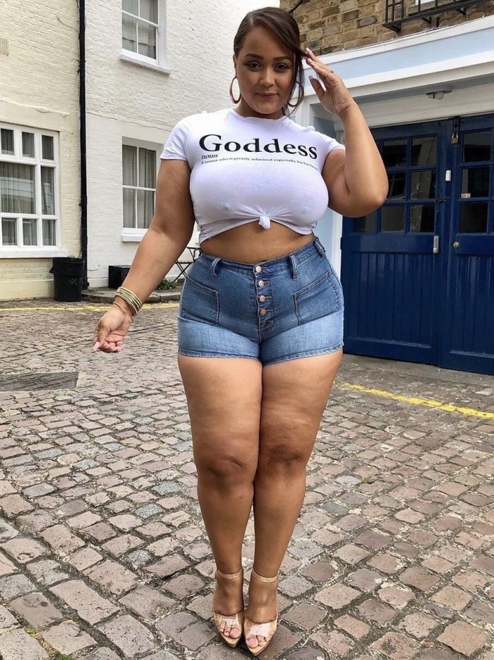 Art girls with big hips