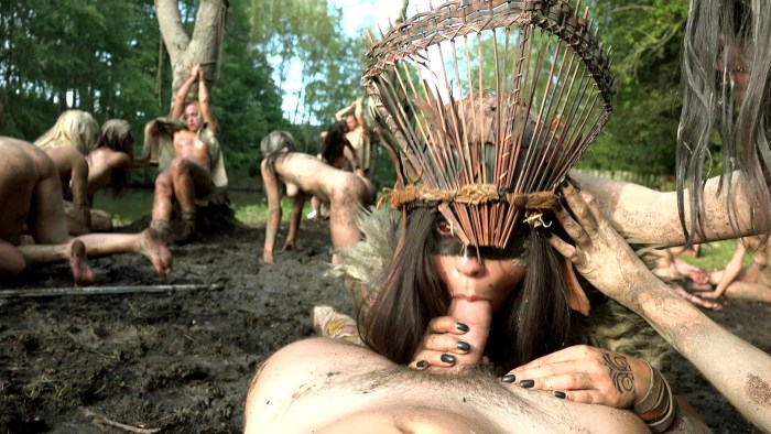 Naked Amazons with slaves