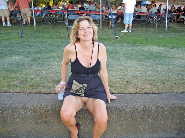 Blonde Mature Sended UPS