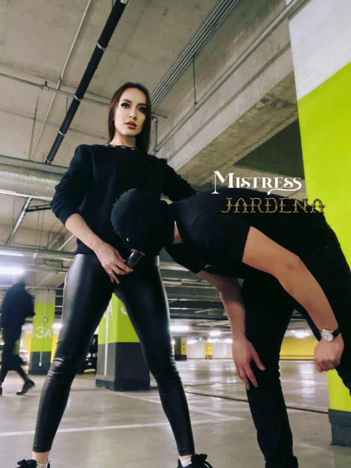 Mistress_jardena plums