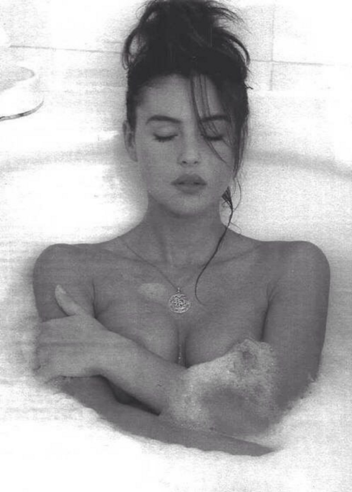 Monica Bellucci - abuse / Monica Bellucci - La Riffa (1991)
