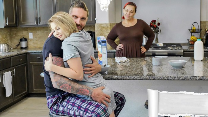 A pale man arranged Gangbang in front of her wife