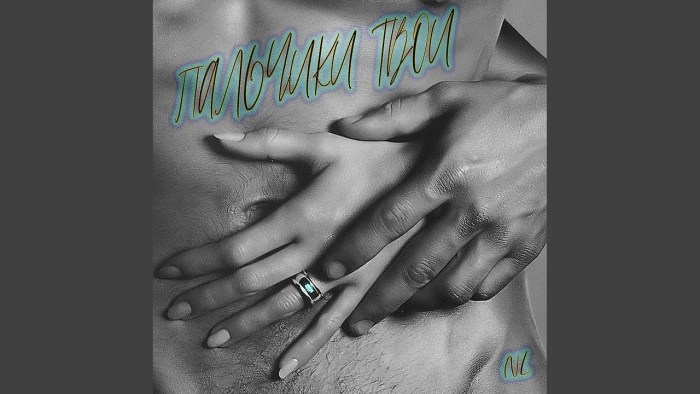 Male hands on the female body