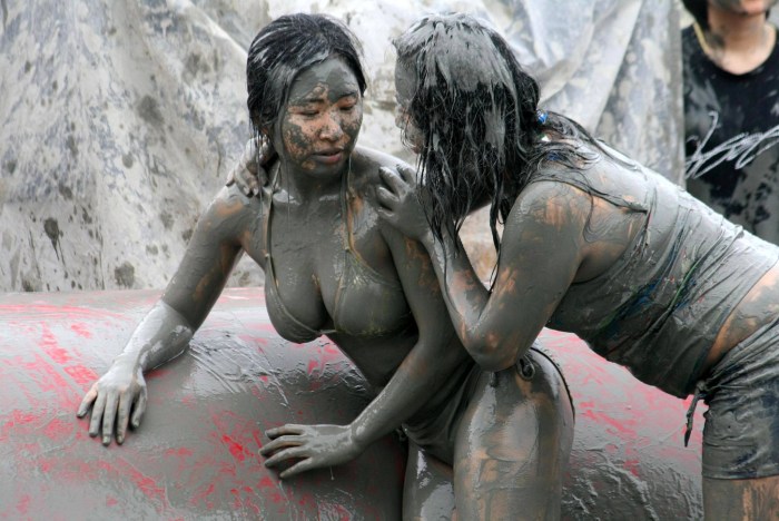 The struggle of naked women in mud