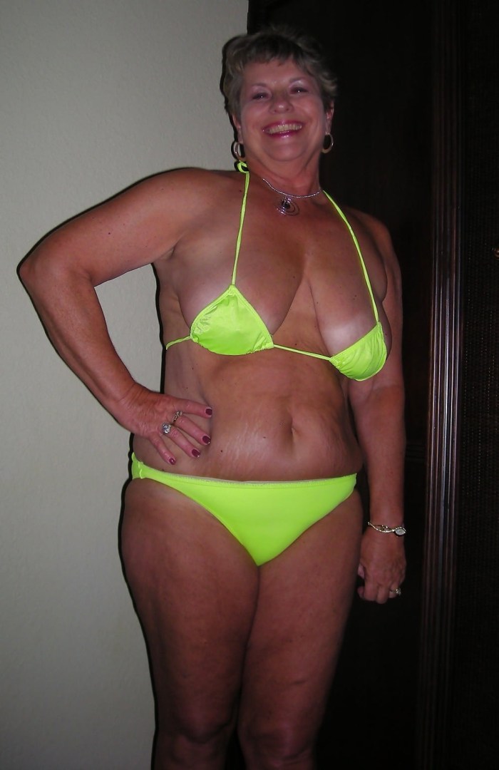 Adult naked women at sea